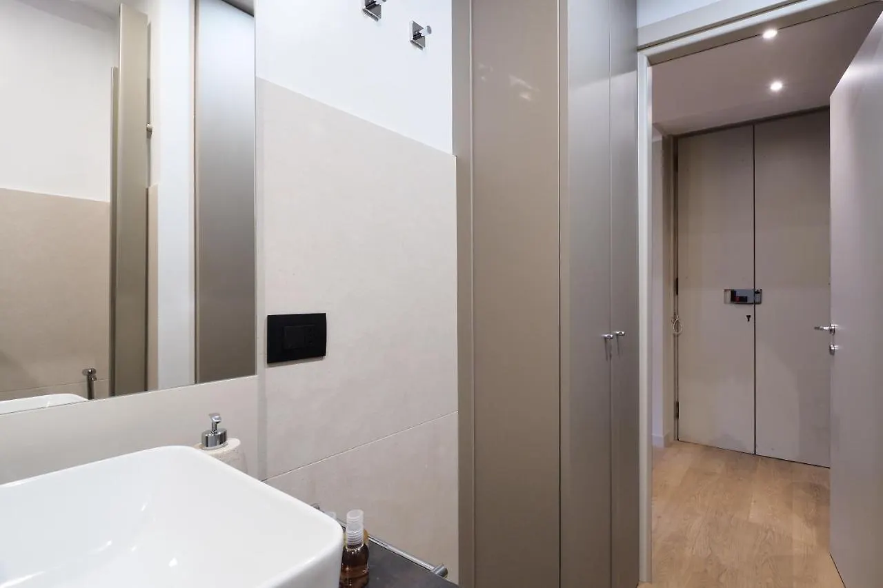 Doma Lux Apartment Central Station Milano Italy
